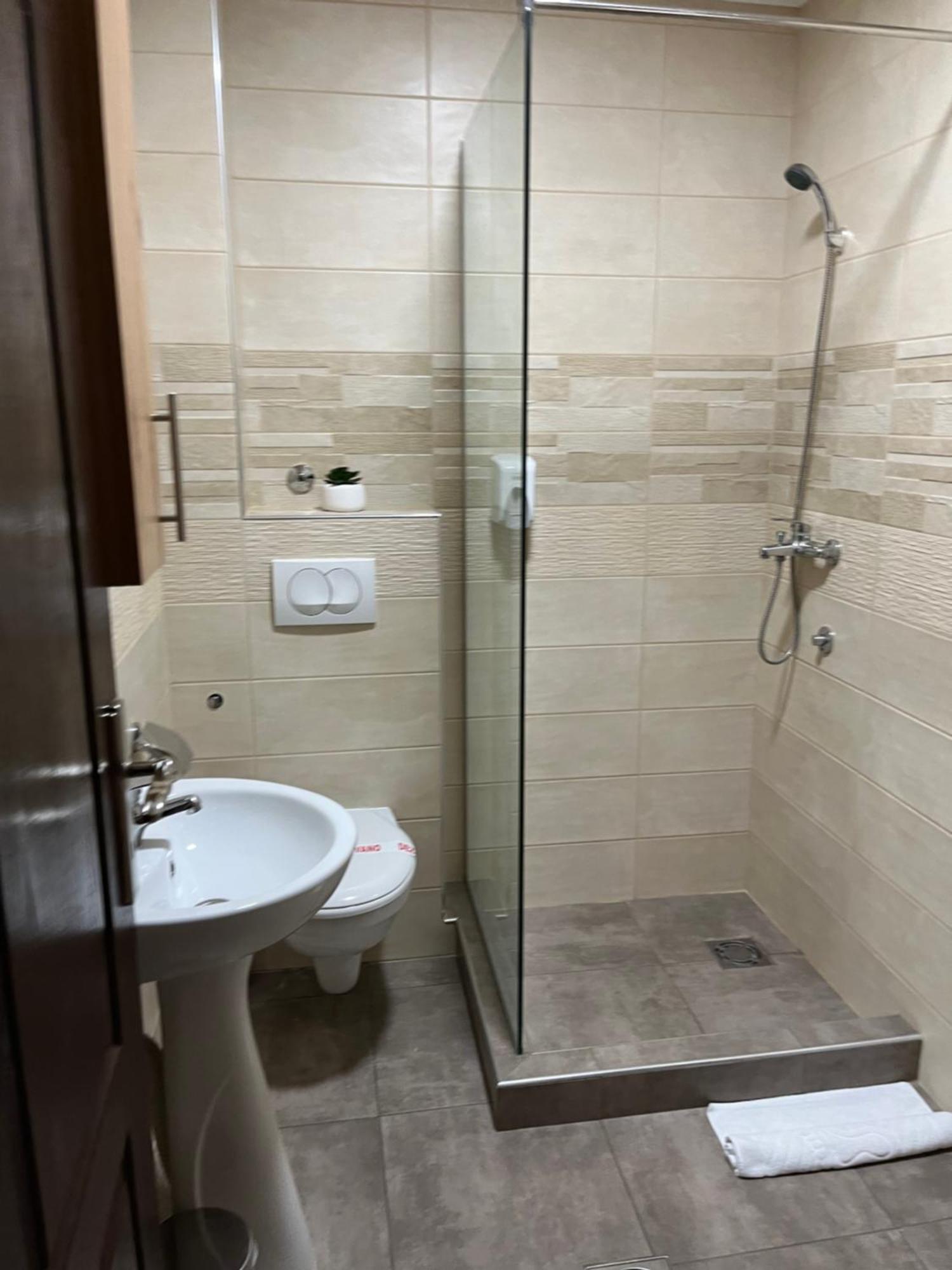 Airport Sky Apartments Lux Belgrade Exterior photo